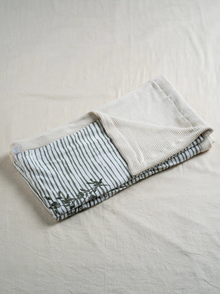 FETO BABY WAFFLE BLANKET 2 LAYER - CREAMY WHITE FLORAL STRIPES - Kidulan