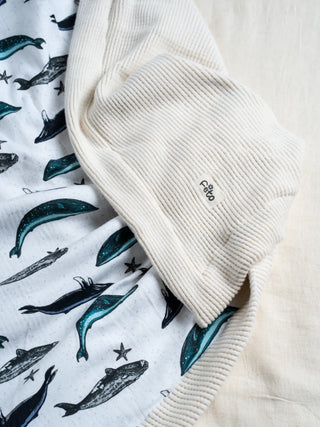FETO BABY WAFFLE BLANKET 2 LAYER - CREAMY WHITE BLUE WHALE - Kidulan